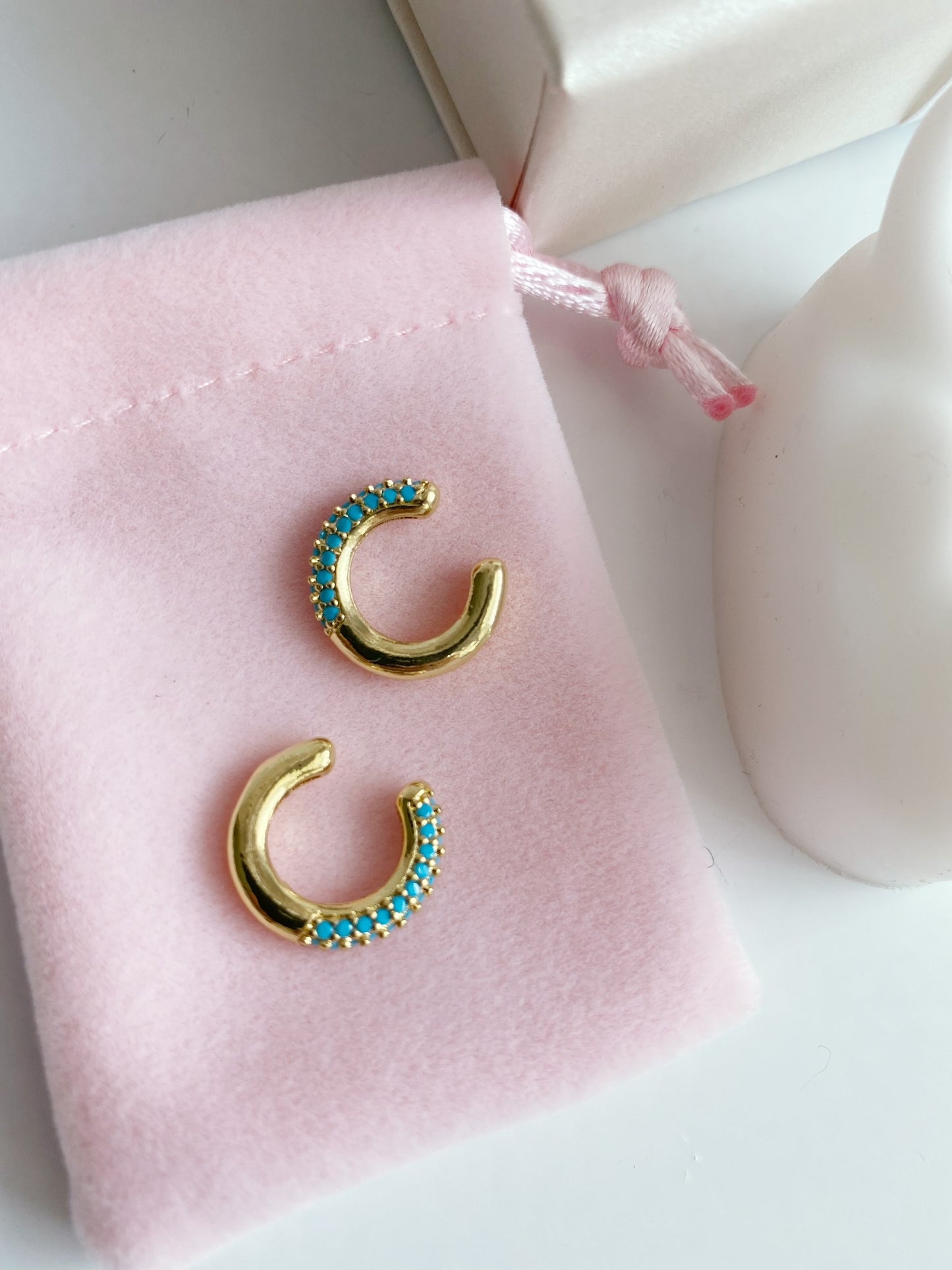 Ear cuff