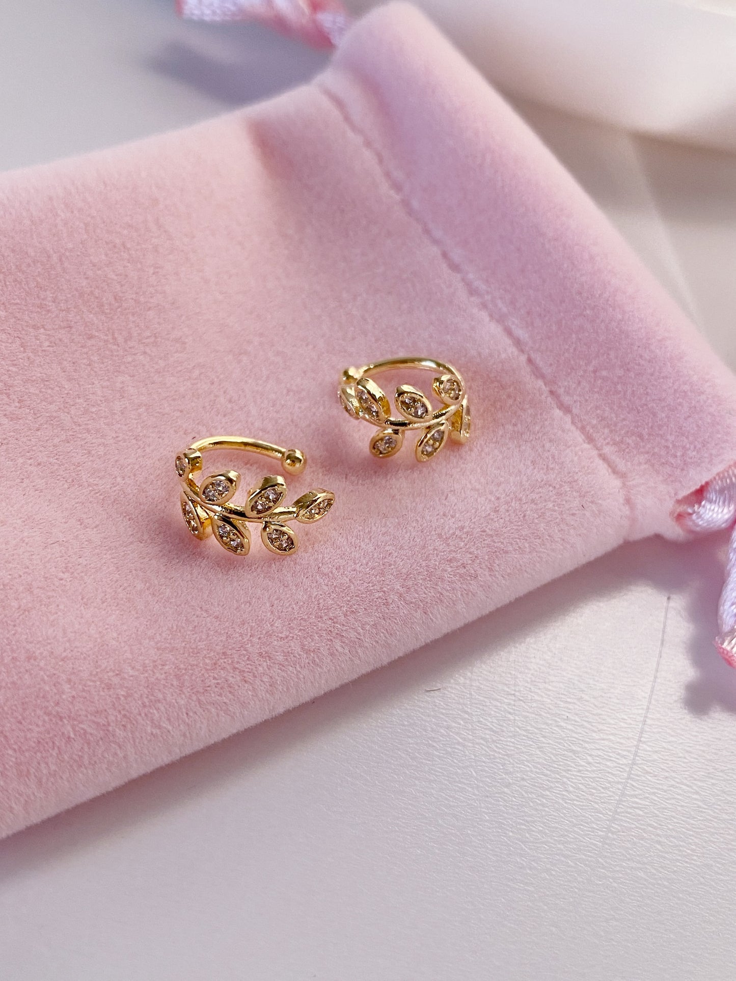 Ear cuff