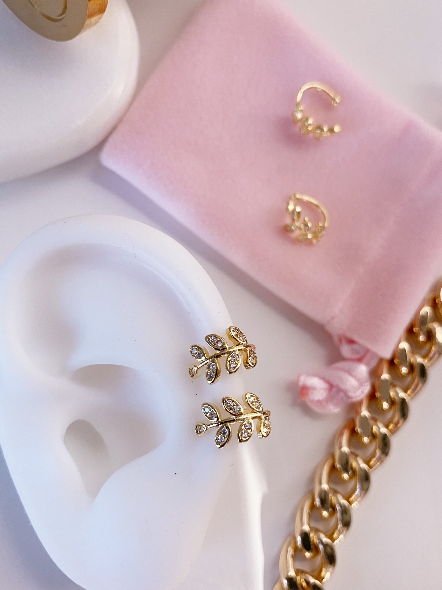 Ear cuff